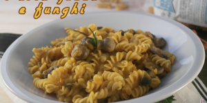 Pasta di legumi con zucca e funghi