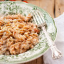 Pasta con pesto di pomodori secchi e ricotta