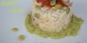Risotto con fave e speck su crema di fave