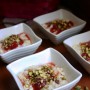 Kheer Budino di riso dolce al cardamomo con fragole e pistacchi