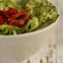 “spaghetti” di zucchine con crema di avocado