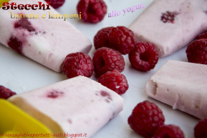 Stecchi banana e lamponi allo yogurt - Gluten Free Travel and Living