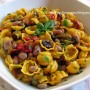 Conchigliette di mais alle erbe con fagioli borlotti e peperoni