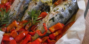 Sgombri al cartoccio con peperoni