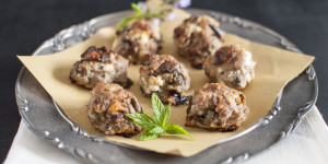Polpette con feta e melanzane (profumate alla menta e limone)