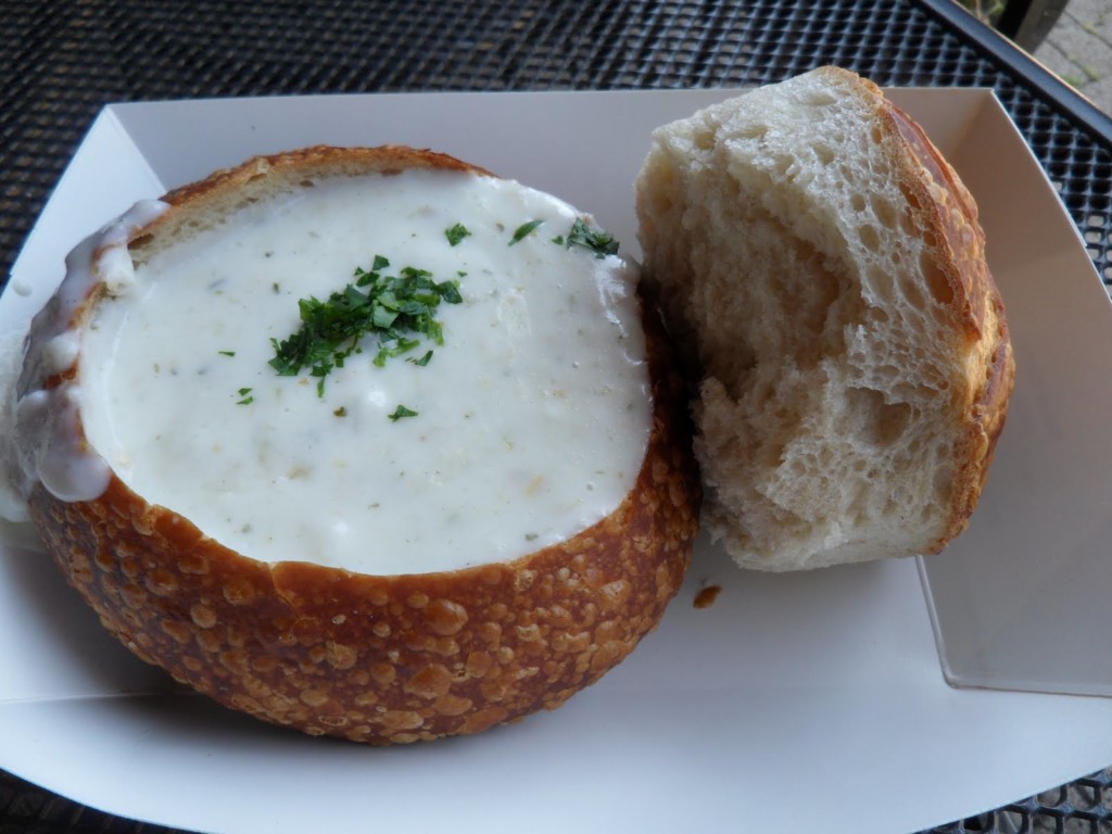 Clam chowder nel sour dough - Gluten Free Travel and Living