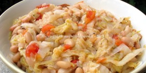 Zuppa di cavolo cinese e fagioli cannellini