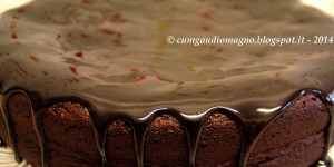 Torta al cioccolato con salsa al cacao