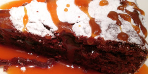 Torta al cioccolato con caramello salato