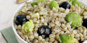 grano saraceno con broccolo romano e olive nere