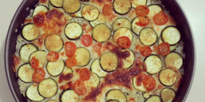Teglia gratin di riso, zucchine e pomodori