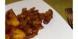 Maiale marinato alla curcuma e Tamari con finte patate al forno