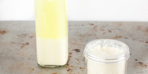 Formaggio fatto in casa cagliato con il limone