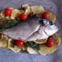 ORATA AL FORNO CON PATATE, CILIEGINI, OLIVE NERE ED ERBETTE