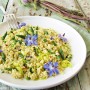 Miglio con asparagi, porro e fiori di borragine