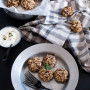 Polpette di quinoa e miglio con melanzane e feta