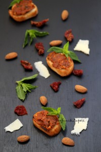 Bruschetta con pesto di pomodoro secco  - Gluten Free Travel & Living