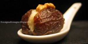 Datteri al gorgonzola con noci e miele