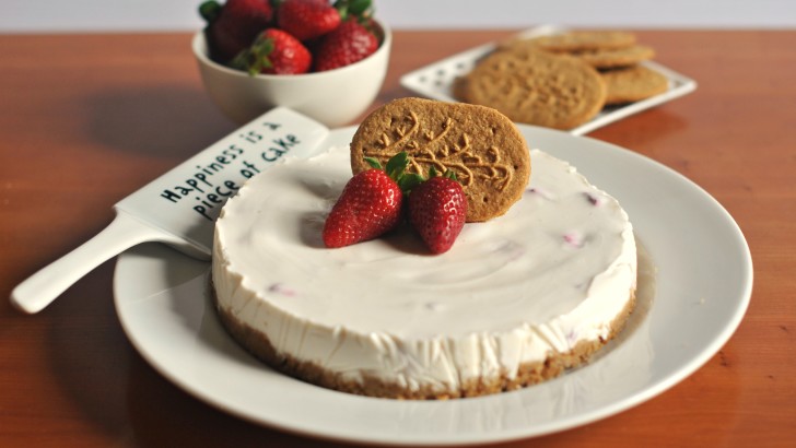 I biscotti di avena e una cheesecake alle fragole senza glutine