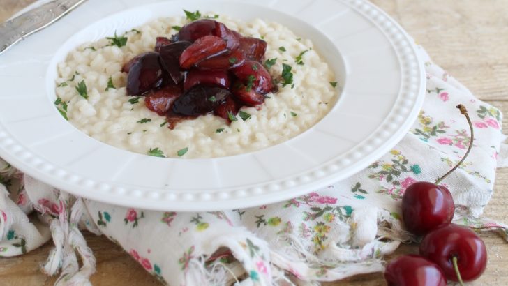 Risotto con ciliegie e robiola senza glutine