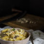 Pasta cavolfiore, funghi e mandorle