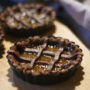 Sacher crostatine di biscotto al cacao e albicocca – senza glutine e senza lattosio