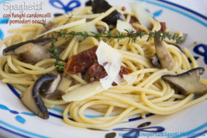 Spaghetti con funghi cardoncelli e pomodori secchi - Gluten Free Travel and Living