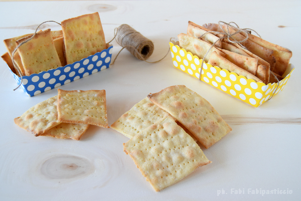 Crackers alla quinoa con lievito madre - Gluten Free Travel and Living