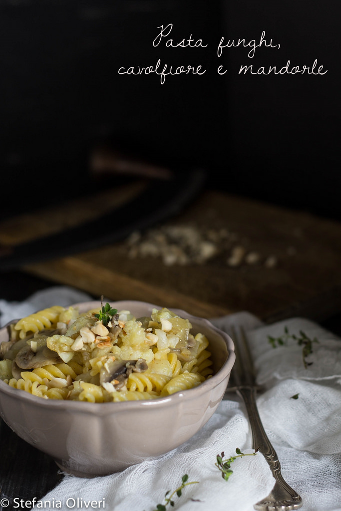 Pasta con cavolfiore, funghi e mandorle - Gluten Free Travel and Living