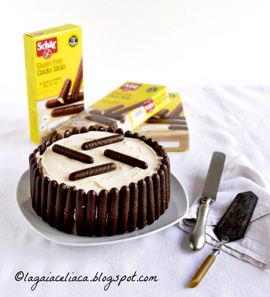 Torta al cacao e caramello salato con i Chocko Sticks Schär - Gluten Free Travel & Living