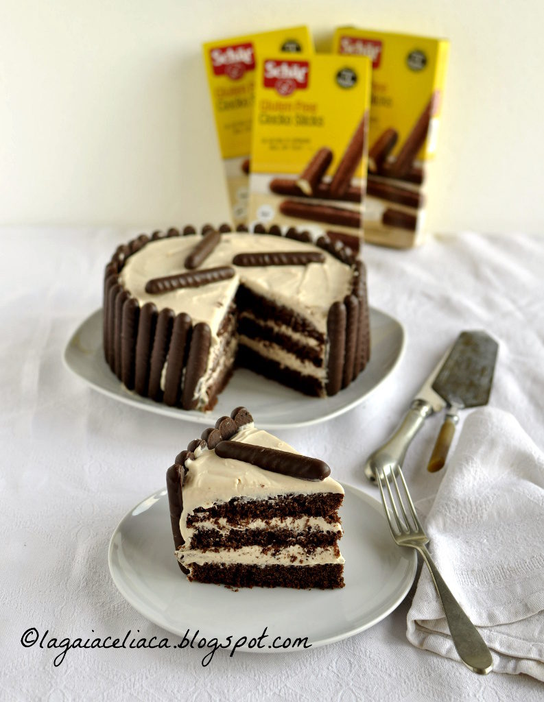 Torta al cacao e caramello salato con i Chocko Sticks Schär - Gluten Free Travel & Living