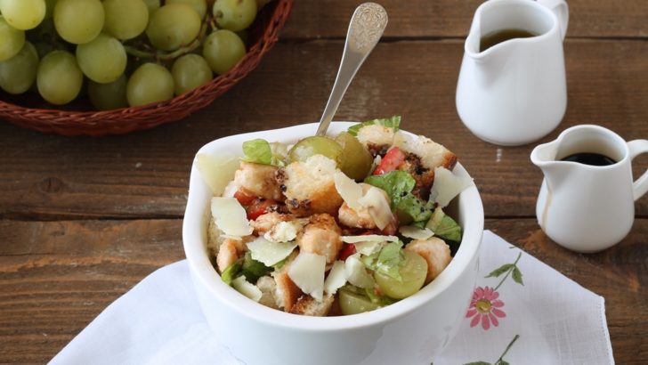 Insalata di pollo, pecorino e uva bianca senza glutine