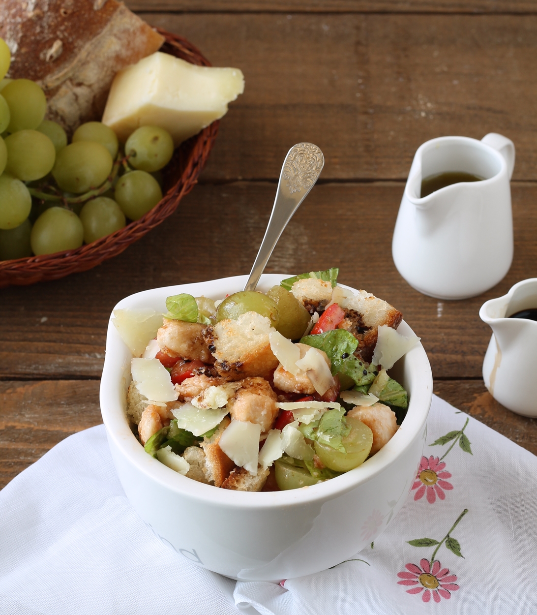 Insalata di pollo, pecorino e uva bianca senza glutine - Gluten Free Travel and Living